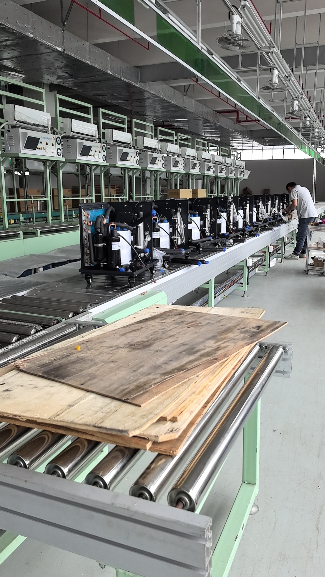 Ngày Lao động trên dây chuyền sản xuất-khách hàng đầu tiên là đầu tiên
