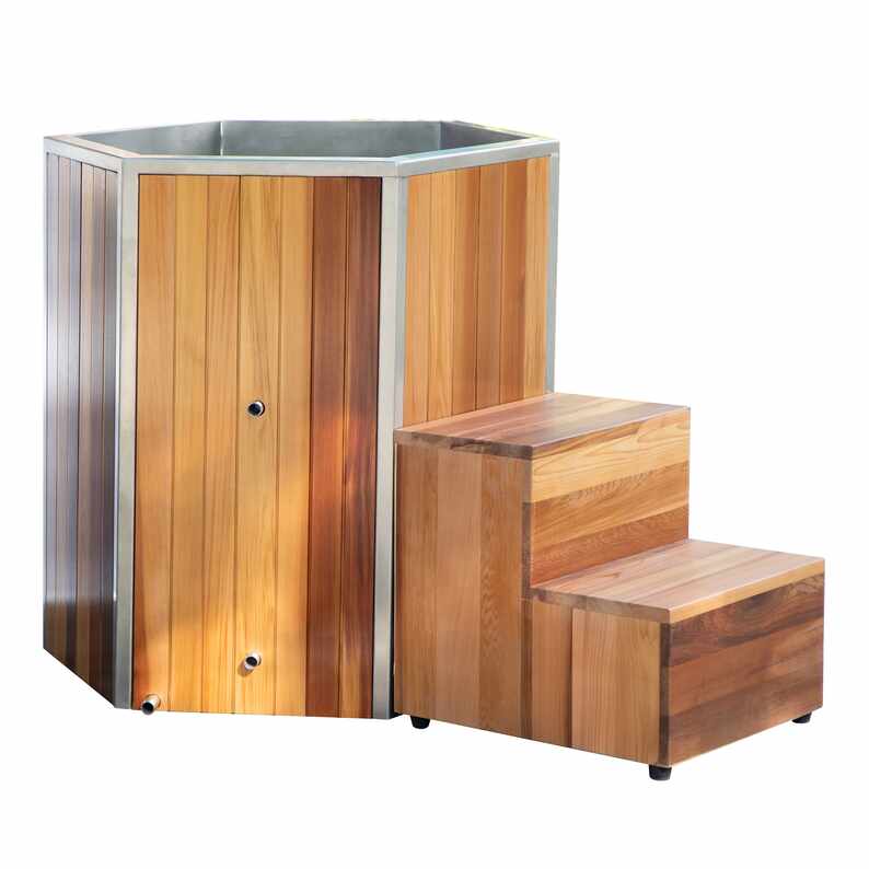 Bồn ngâm lạnh Cedar có bậc truy cập