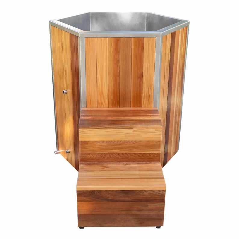 Bồn ngâm lạnh Cedar có bậc truy cập